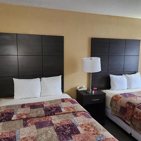 Days Inn By Wyndham Charlotte Northlake Экстерьер фото