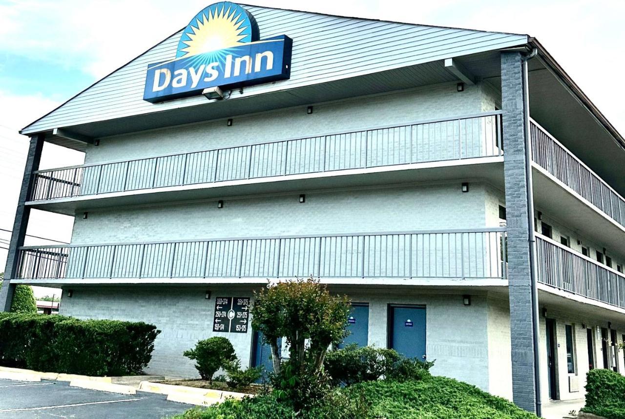 Days Inn By Wyndham Charlotte Northlake Экстерьер фото