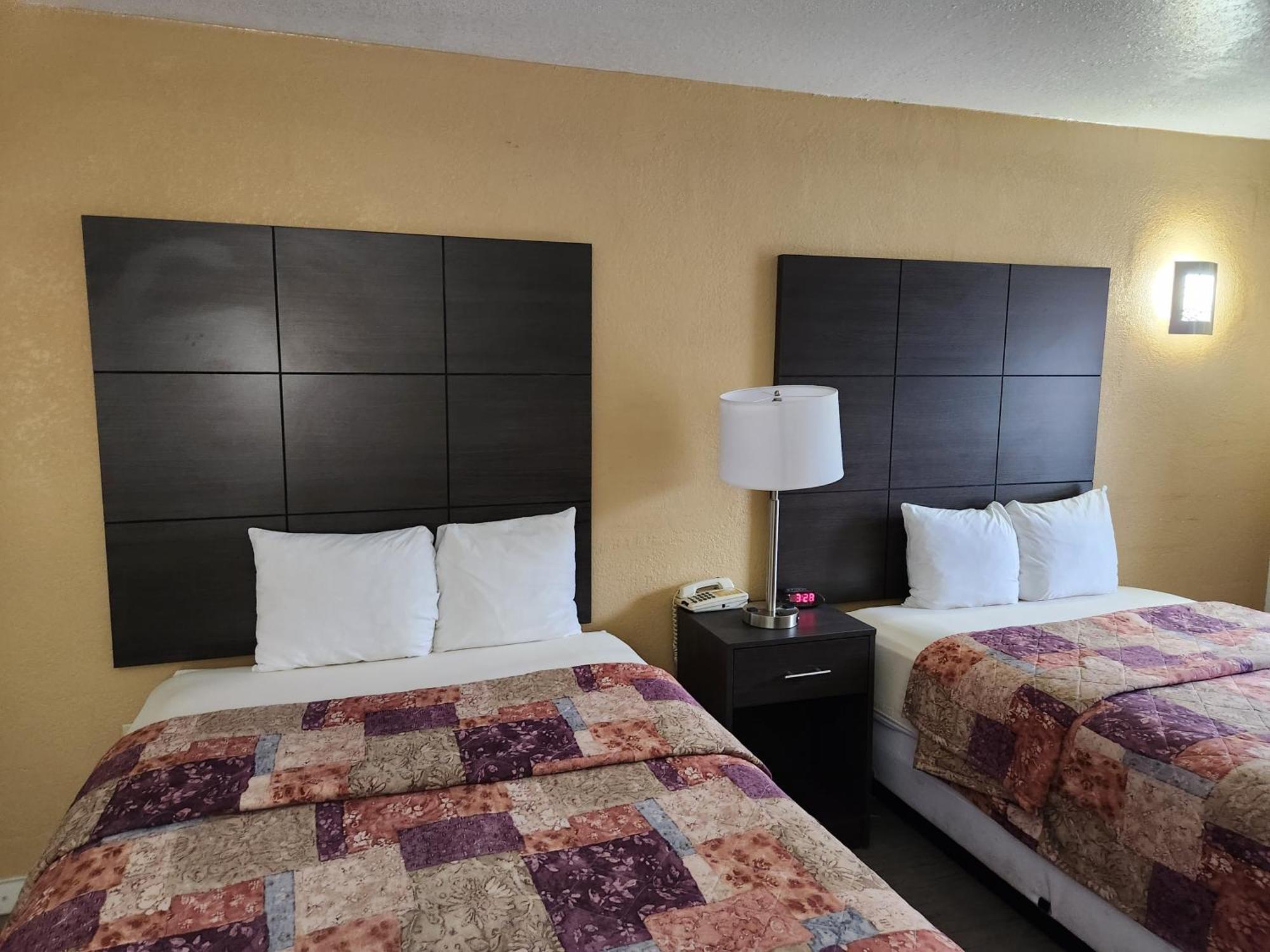 Days Inn By Wyndham Charlotte Northlake Экстерьер фото
